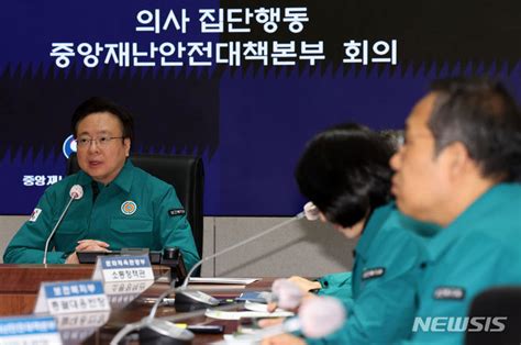 정부 내일부터 20개 병원에 군의관 20명·공보의 138명 파견종합