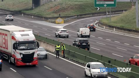 Venaria Reale Tangenziale Nord Incidente Stradale Due Auto Un