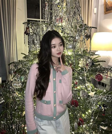 Hơn 800 000 người mê hot girl xứ Trung Visual giống Jennie lẫn Jang Wonyoung