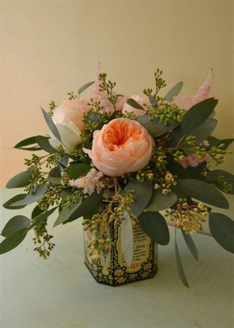 Amazing Unique Flower Arrangements Ideas For Your Home Decor 05 - MAGZHOUSE