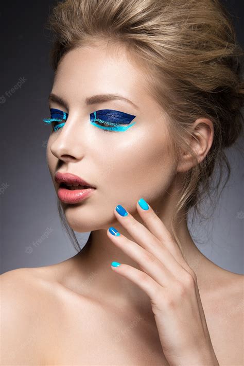 Premium Photo Beautiful Girl With Bright Creative Fashion Makeup And