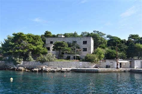 Goli Otok I Sveti Grgur Naklon Rtvama Komunizma Pogledajte Kako