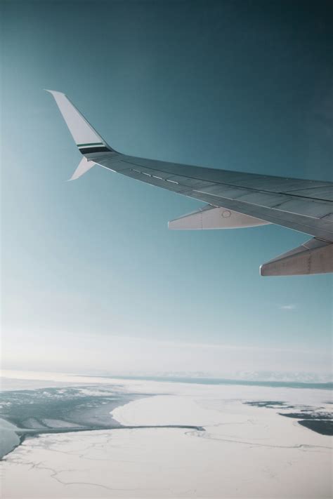 White and gray airplane wing across ice fields photo – Free Barrow
