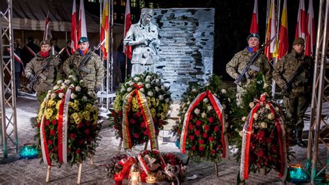 Spór o odsłonięcie pomnika Siedzikówny Inki w Białymstoku Wiadomości