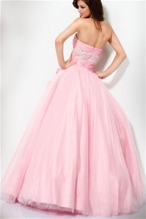 Robe De Bal Sans Bretelle D Collet E En Coeur Orn E De Bijoux Rose En