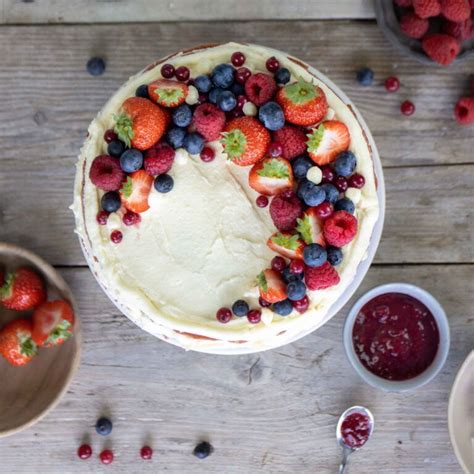 Red Velvet Naked Cake Met Rood Fruit Eatertainment