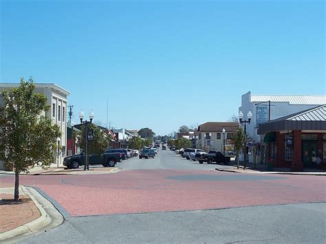 Most Vibrant Towns On Florida S Emerald Coast Worldatlas