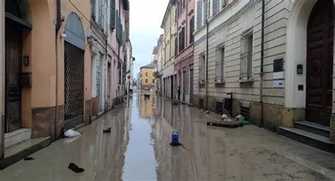 Al Menos Ocho Muertos Y Miles De Evacuados Por El Temporal De Lluvias