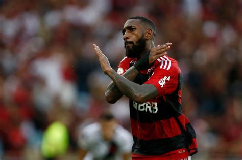 Flamengo vence Vasco no clássico Inter massacra Santos por 7 x 1