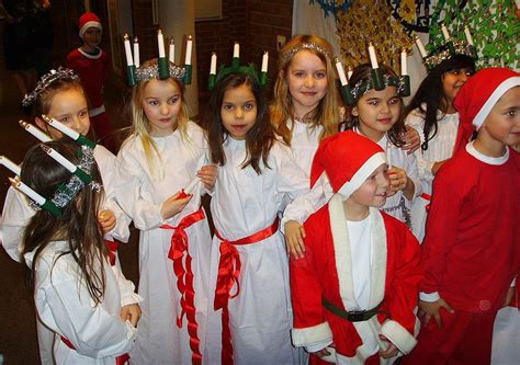 Lucia Firandet Och Sommaravslutningen R Till F R B De Barnen Och Oss