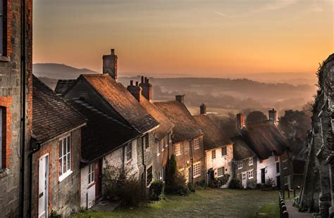 Gold Hill, Shaftesbury, Dorset. [2400x1571][OC] : r/britpics