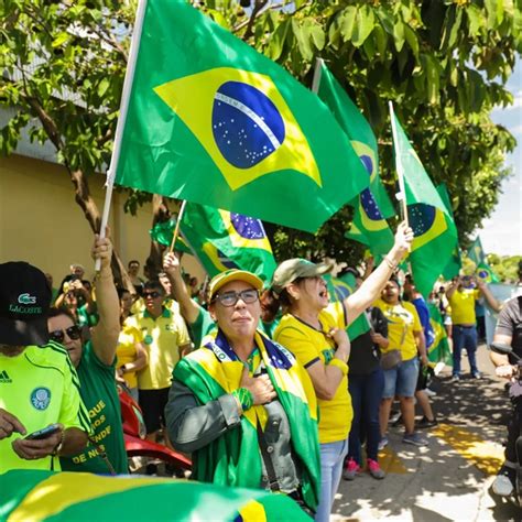 Manifesta O Na Porta Do Tiro De Guerra De Votuporanga Completa Um M S