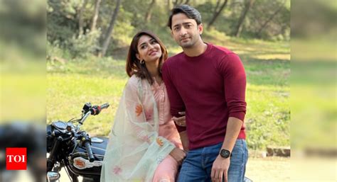 Kuch Rang Pyar Ke Aise Bhi Co Stars Shaheer Sheikh And Erica Fernandes