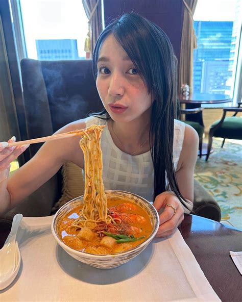 芹那さんのインスタグラム写真 芹那instagram「shangrilatokyo のラクサ 🦐🦑🐔🤍 シーフードたくさん