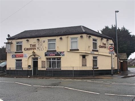 Griffin In Farnworth Pub In Widnes Wa8