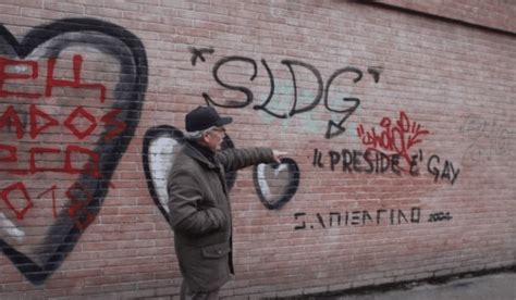 Scrivono Al Preside Sei Gay Sul Muro Del Liceo E Lui Non La Cancella