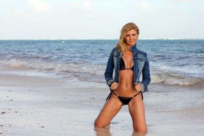 La Sensual Foto De D Bora Plager En Bikini Infobae