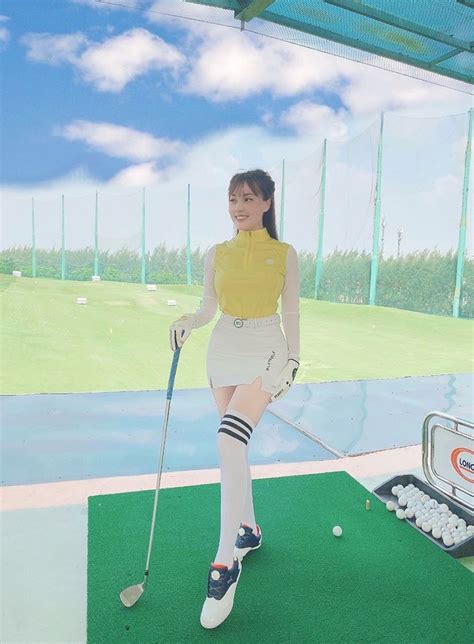 Mặc quần bó chẽn nude đi chơi golf cô gái này vô duyên hay gợi cảm Thời trang Việt Giải Trí
