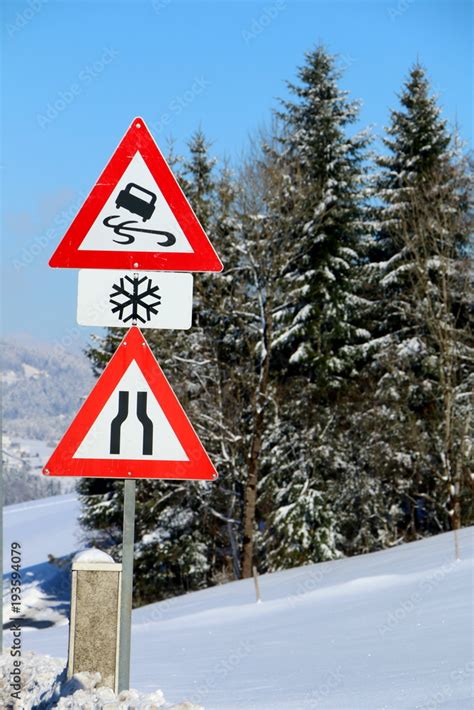 Driving Car In Winter Autofahren Bei Eis Und Schnee Verkehrszeichen