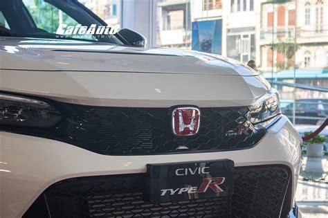 Khám phá Honda Civic Type R 2023 tại đại lý xe đua đường phố giá tiền