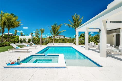 Turquoise Villa Near Ocean Located In Wonderful Grace Bay With