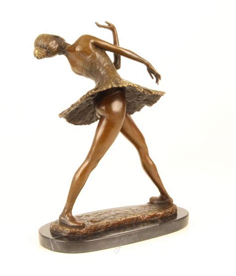 China Outdoor Park Decoration Metal Casting Sculpture Life Size Nude Boy Statue Factory And