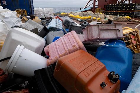 Plastica la pesca è la prima causa della grande isola di rifiuti del