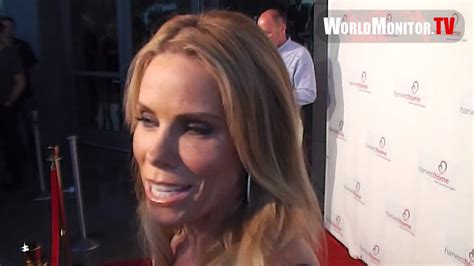 Cheryl Hines Arrives At Everybody Loves To Laugh Benefiting Harvest Home Youtube