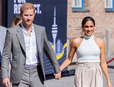 Meghan Markle and Prince Harry's New Portraits Were Reportedly a Diss ...