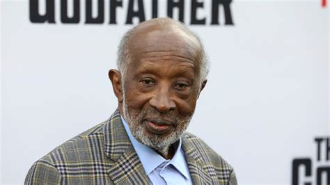 Clarence Avant, Mighty Engine Behind Black Superstars, Dies at 92 - The