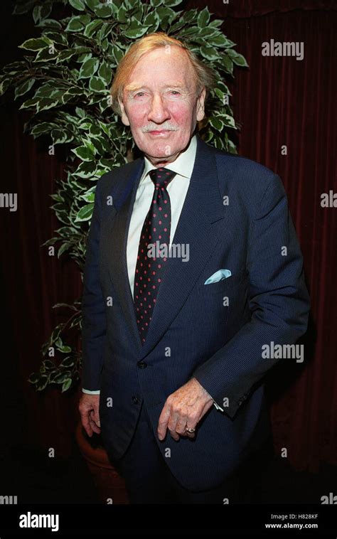 Leslie Phillips Hi Res Stock Photography And Images Alamy