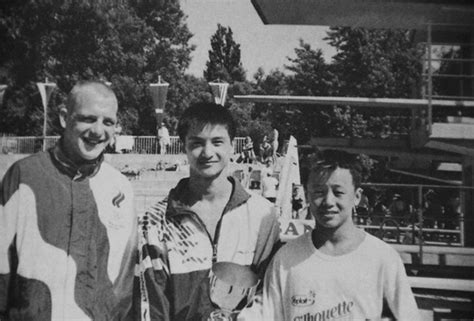 Ngắm vẻ thư sinh đẹp trai của cựu hot boy làng thể thao Trung Quốc