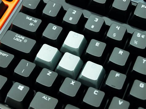 NikKTech: Logitech G710+ Mechanical Gaming Keyboard (1/1)