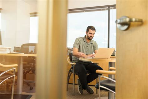 Virtual Assistant Job Description Template: Complete Guide