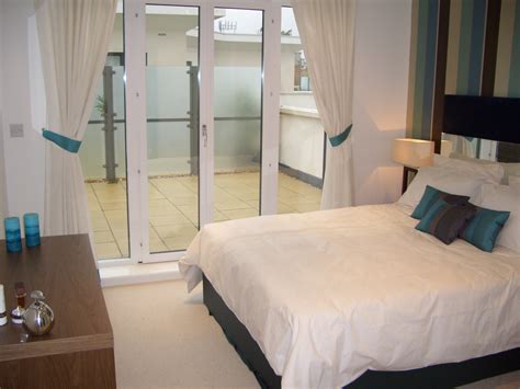 Queen Mary's Place, Putney - Give It Away