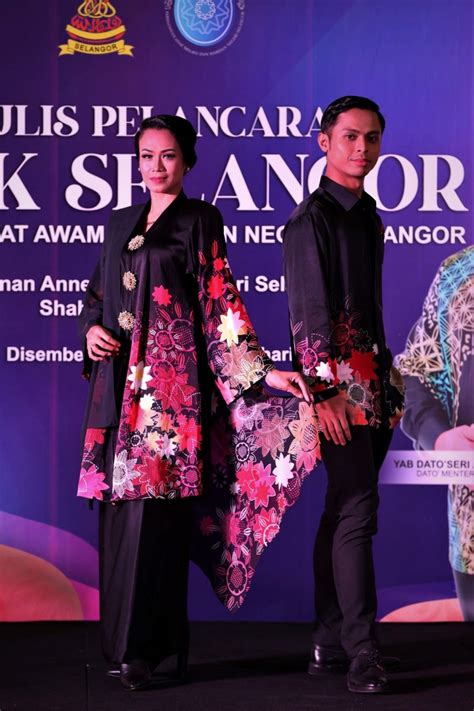 Batik Motif Bunga Tanjung Lambang Identiti Selangor