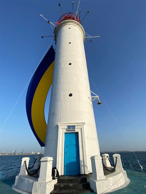Флаг Украины на Воронцовском маяке и в аэропорту: фоторепортаж ...