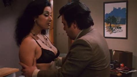 Naked Ria De Simone In La Liceale Nella Classe Dei Ripetenti