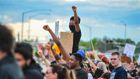 Protesters are gathering to demand better food at Florence jail 38