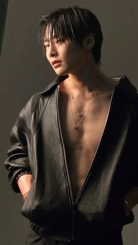 abs jeongin crop top  shirtless skz asian man