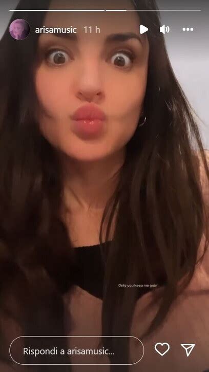 Arisa in topless a 40 è ancora più hot