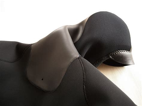 波情報 湘南 Coltex 来季セミドライへ試作進む サーフボードクオリティーハードコア Quality Hardcore Distributions