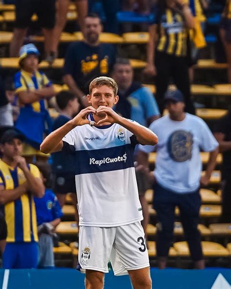 rodrigo castillo  su olfato en el area el nueve le dio el empate
