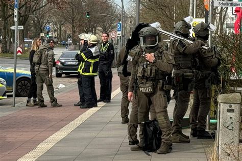 Psychisch Kranker Mann Sorgt F R Sek Einsatz In Hamburg