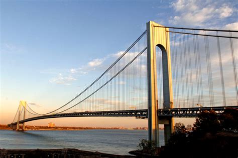 Police fire shots at carjacker high on Molly on Verrazano Bridge
