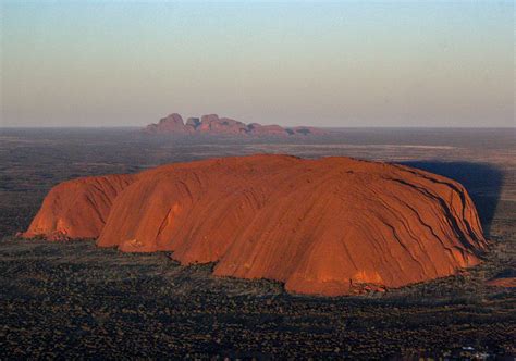 uluru australia    facts  travel guides