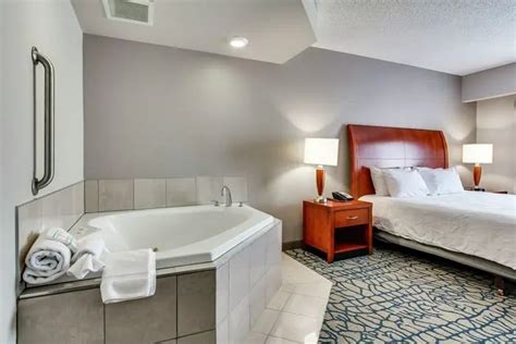 12 Louisville Hotels With Jacuzzi Rooms or Hot Tub Suites (KY)