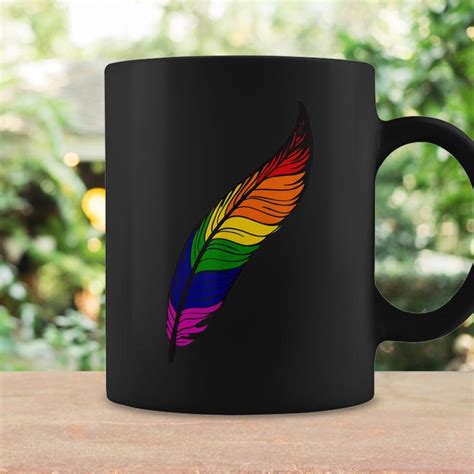 Linda Bandera Arco Iris Pluma LgbtqQueer Orgullo Gay Igualdad Taza de café Regaloses
