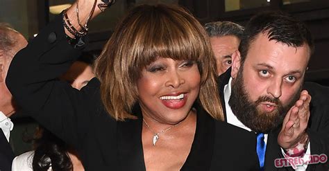 Tina Turner faz rara aparição para conferir de perto musical sobre sua