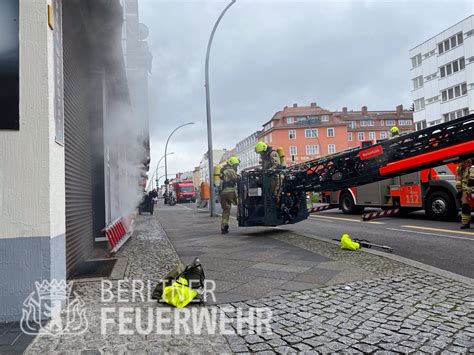 Berliner Feuerwehr on Twitter Update Es wurden 10 Pers über 2 DLKs